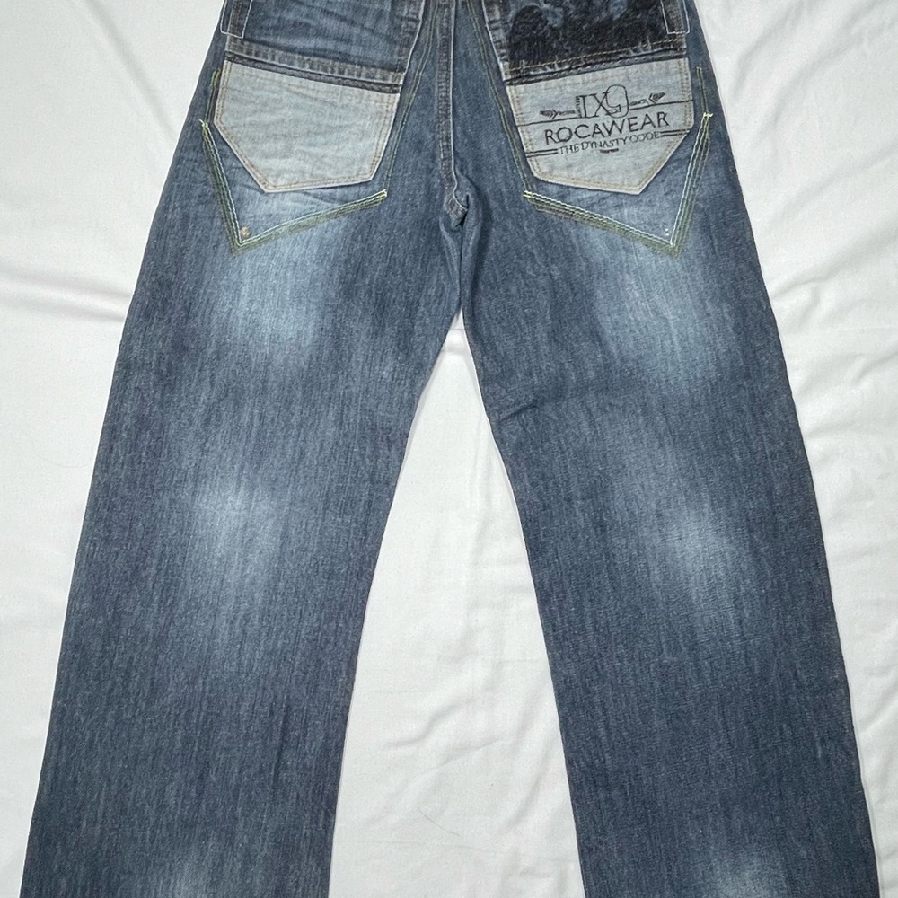 Vintage Y2k Rocawear Embroidered Capri Embroidered Jeans Women’s SIZE 10/27